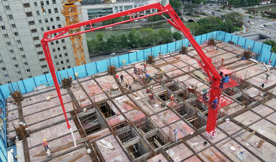 Floor-Fixed Self-Climbing placing boom