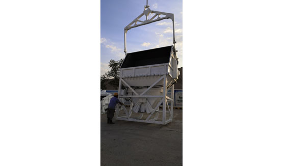 Hydraulic self-energy horizontal concrete hanging tank