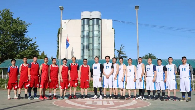 In order to enrich the cultural life of employees, our company held a friendly basketball game last Saturday.