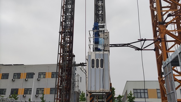 44 sets industrial hoists for boarding tower project in Saudi Arabia successfully completed the acceptance yesterday