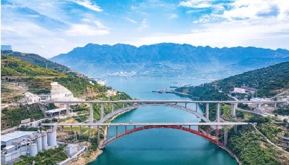 Inclined&straight dual-purpose building hoist