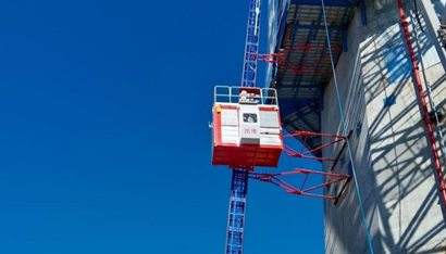 Construction elevator for Zhijiang Bailizhou Yangtze River Bridge